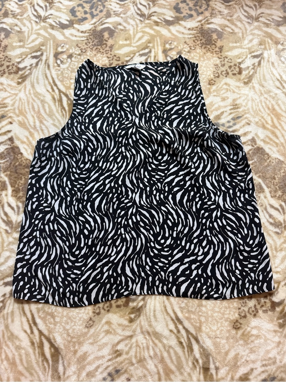 Nine West black & white zebra print sleeveless blouse in size PL